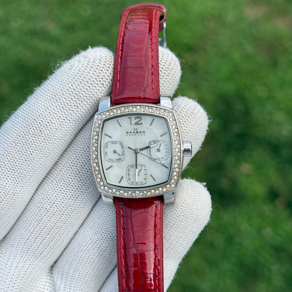 Skagen red leather strap Women 30m Silver/diamond bezel Watch